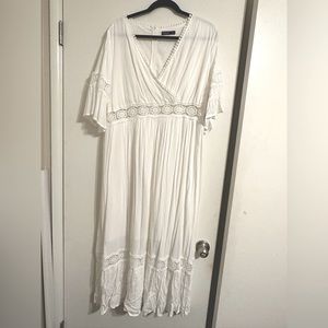 White Boho Flowy Dress - Sleeves